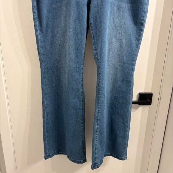 NWOT High Waist Stretchy Flared Jeans - Picture 4 of 8